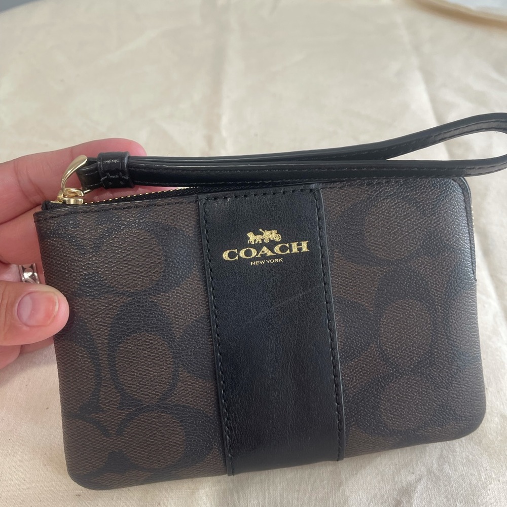 ****Sold*** New Coach Signature Wristlet